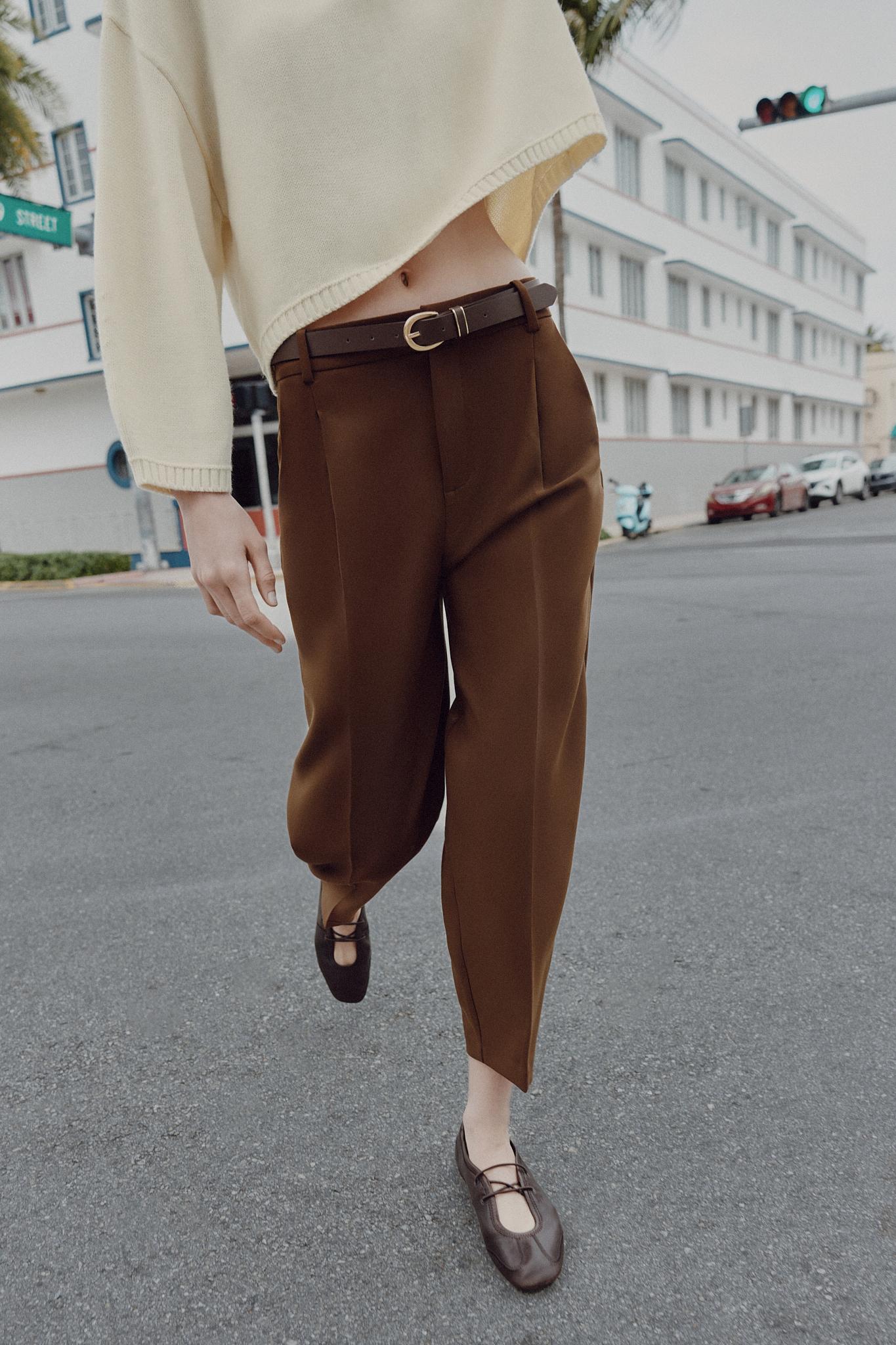 BELTED PLEATED PANTS